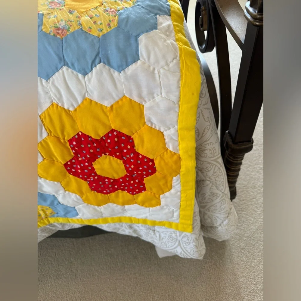 Rare Vintage 1920’s Grandmother’s Flower Garden Hand Stitched 92”x72” Quilt